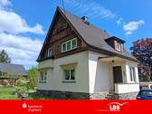 Vorderransicht - Einfamilienhaus mit Garten und Freiraum