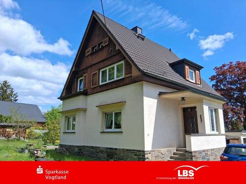 Vorderransicht - Einfamilienhaus mit Garten und Freiraum
