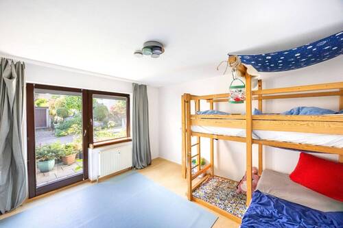 Kinderzimmer OG - 8 Zimmer Mehrfamilienhaus, Wohnhaus in Ingersheim