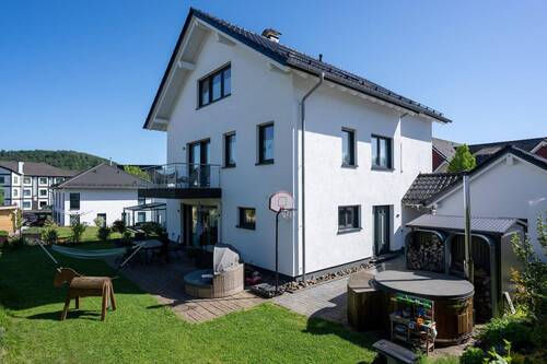 Außenansicht - 7 Zimmer Einfamilienhaus zum Kaufen in Bad Berleburg