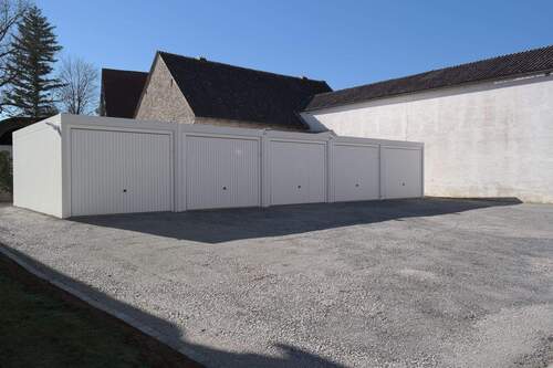 SAM_7085.JPG - 'Baugrundstück mit 331 m² und 5 Garagen'