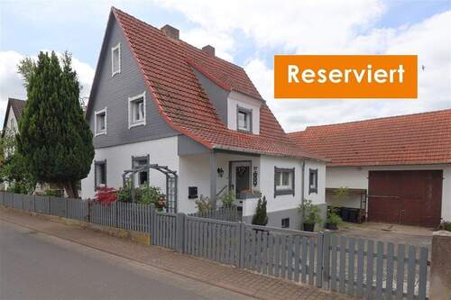 Vorderansicht -Reserviert - Geräumiges Einfamilienhaus mit Nebengebäude in ruhiger Ortsrandlage