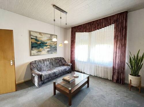 Wohnzimmer mit Möblierungsbeispiel - 