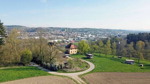 Bild 1 - Stadtnahes Hofanwesen mit Panoramablick über Ravensburg bis zu den Alpen