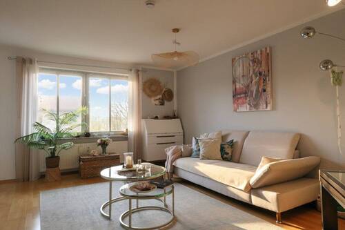 Wohnzimmer - 4 Zimmer Etagenwohnung zum Kaufen in Ismaning