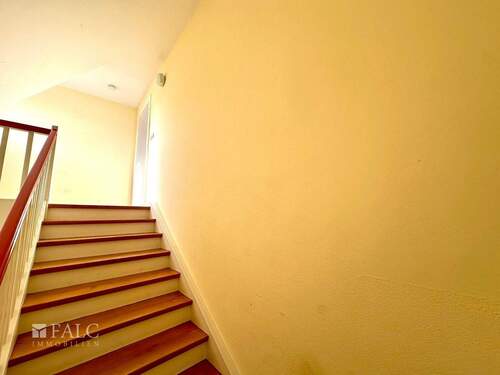 Treppenhaus - 6 Zimmer Etagenwohnung in Zweibrücken