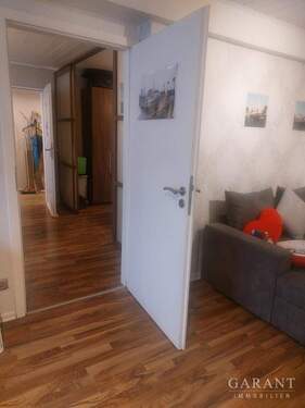 Flur ,Wohnen - 2 Zimmer Etagenwohnung in Hochheim am Main