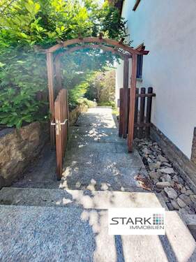 Außentreppe zum Haus.jpg - Einfamilienhaus mit 210,00 m² in Kirchheim zum Kaufen