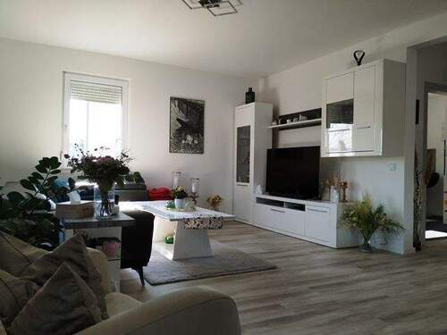 Eingangsbereich mit Terrasse - Einfamilienhaus in sonniger, bevorzugter Wohnlage