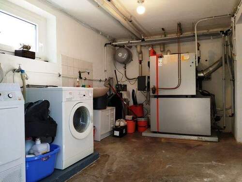 Heizraum mit Platz für Waschmaschine und Trockner - 