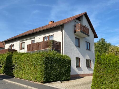 Hausansicht - 2-Zimmer-DG-Wohnung, Nähe Elisabeth-Krankenhaus