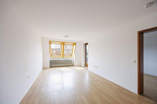 Wohnzimmer - 2 Zimmer Etagenwohnung zum Kaufen in Waiblingen