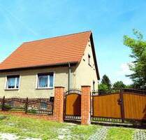 Seltenes Fundstück in Lauchhammer-Mitte | 1.120 m² Grundstück | Hofcharakter | Garage & Nebengebäude
