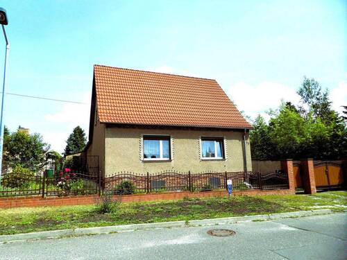 Straßenansicht - 5 Zimmer Einfamilienhaus zum Kaufen in Lauchhammer