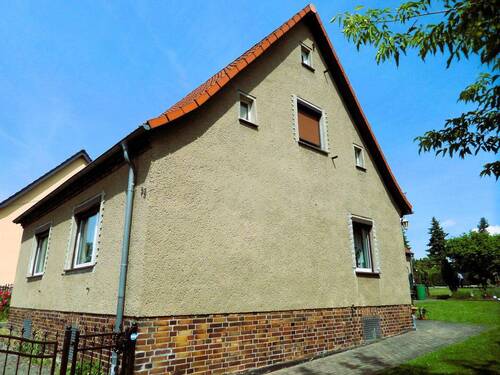 Seitenansicht rechts - 5 Zimmer Einfamilienhaus in Lauchhammer