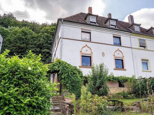 Front - Endlich Platz! Tolles Zweifamilienhaus in SaarbrückenScheidt zu verkaufen!