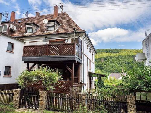 Hinterseite - 9 Zimmer Mehrfamilienhaus, Wohnhaus in Saarbrücken