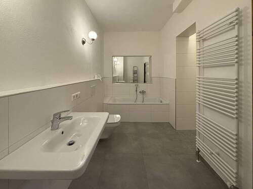 Badezimmer - Etagenwohnung mit 96,00 m² in Landau zum Kaufen