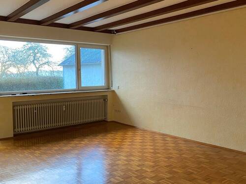 Wohnzimmer.jpeg - 4 Zimmer Etagenwohnung zur Miete in Leiningen