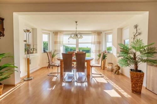 Wohnzimmer mit Wintergartem EG - 4 Zimmer Doppelhaushälfte zum Kaufen in Ulsnis