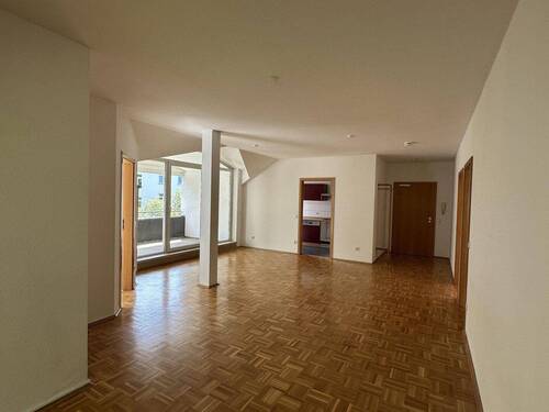 Zimmer 1 - 3 Zimmer Etagenwohnung zur Miete in Kassel