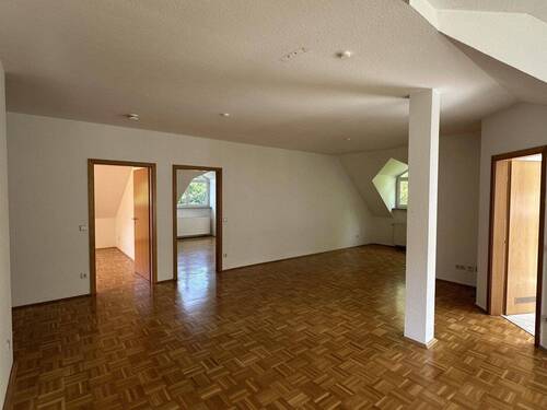 Zimmer 1 - 3 Zimmer Etagenwohnung in Kassel