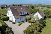 Hausansicht - 'Am Königshafen' - Traumhaftes Wohnhaus mit einer genehmigten Ferienwohnung und einer Wohnung