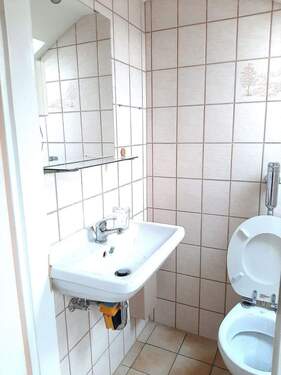 WC im Dachgeschoß mit Fenster - 