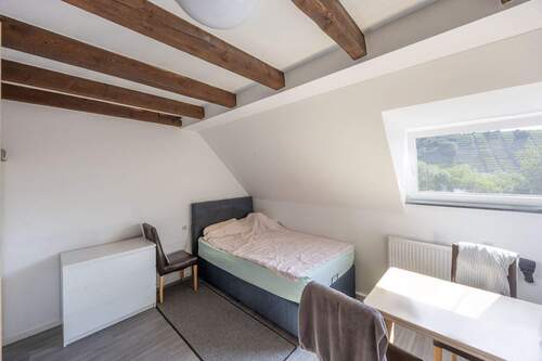Schlafzimmer 1 - 5 Zimmer Etagenwohnung in Kirchheim am Neckar