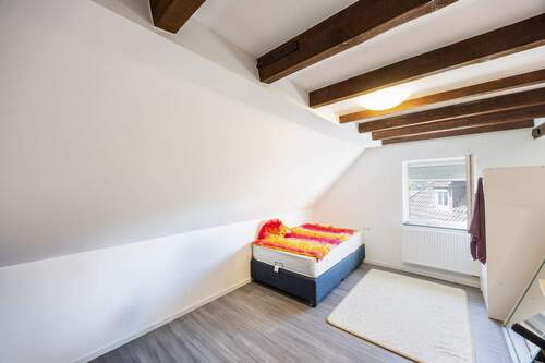 Schlafzimmer 3 - Etagenwohnung mit 120,00 m&sup2; in Kirchheim am Neckar zum Kaufen