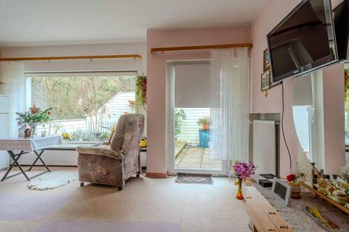 Zimmer mit Zugang Dachterrasse I.OG - 