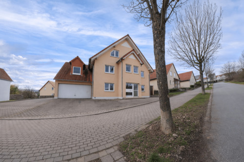 Aussenansicht - Weimar, clever anlegen, vermietete Wohnung mit Balkon, Einbauküche und Keller