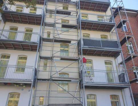 Balkonanbau - 5 Zimmer Etagenwohnung zum Kaufen in Erfurt