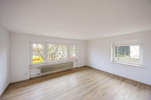 Wohnzimmer EG - 7 Zimmer Mehrfamilienhaus, Wohnhaus zum Kaufen in Bietigheim-Bissingen