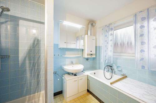 Badezimmer EG - Mehrfamilienhaus, Wohnhaus mit 171,20 m&sup2; in Bietigheim-Bissingen zum Kaufen