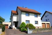 Westansicht - RESERVIERT: Einfamilienhaus auf großem Grundstück in Feldrandlage