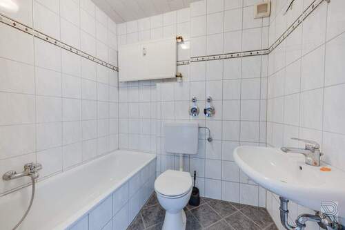 1. OG Wohnung rechts - Bad - 