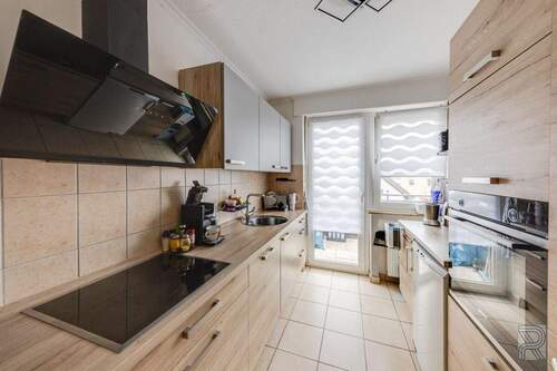 1. OG Wohnung links - Küche mit Balkon - 