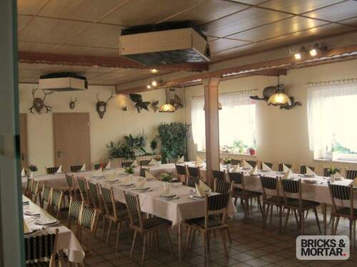 Gastraum - 2 Zimmer Mehrfamilienhaus, Wohnhaus in Meißen