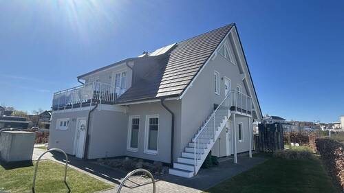 Fassade und Treppe neu - 3 Zimmer Etagenwohnung in Börgerende