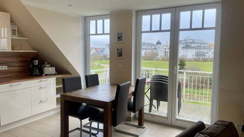 Balkon am Wohnbereich - Etagenwohnung mit 65,00 m&sup2; in Börgerende zum Kaufen