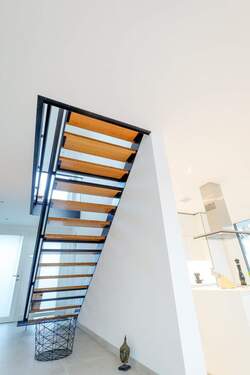 Treppenhaus aus dem Wohnzimmer - 