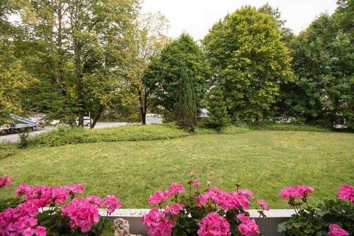 Blick vom Balkon - Etagenwohnung mit 74,90 m² in Pöcking zum Kaufen
