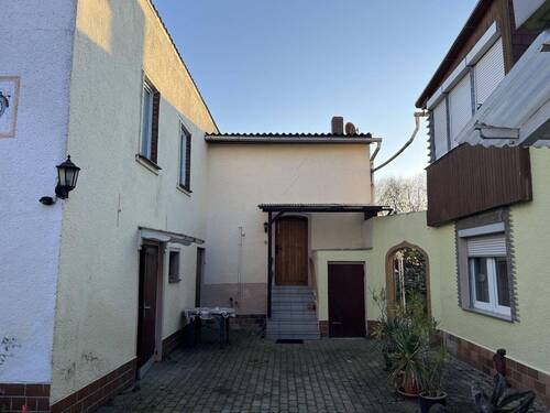 Hof mit Nebengelass - 