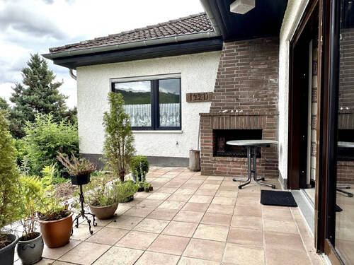 Terrasse mit Grillkamin - 