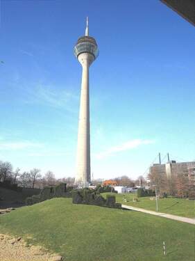 Blick auf den Rheinturm - Etagenwohnung mit 112,00 m² in Düsseldorf zur Miete