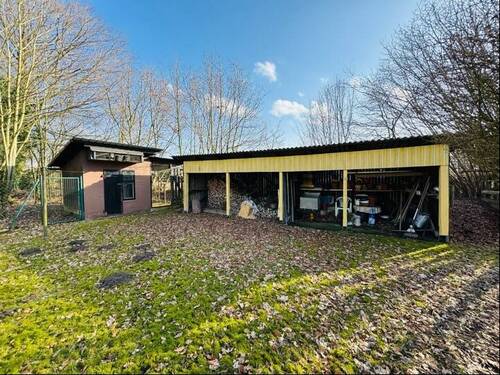 Unterstände und Hühnerstall - 