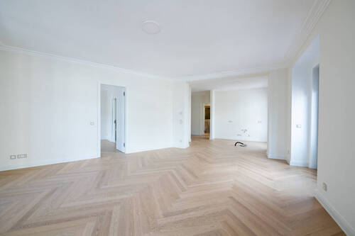 Wohnzimmer - Eleganz auf höchstem Niveau - stilvolles Apartment mit Stuck, Schiebetüren & Premium-Ausstattung