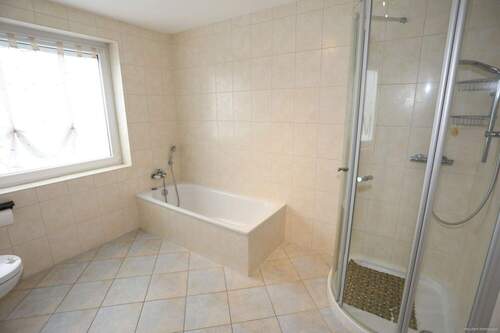 Dusch- und Wannendbad - 