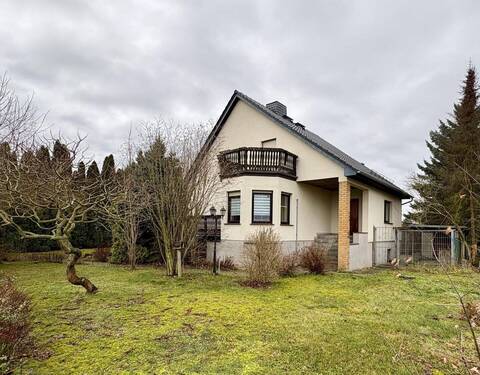 Fronansicht - Schöner Wohnen mit Pool und Terrasse